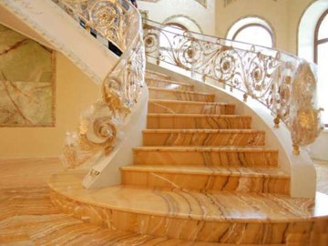 Лестница из оникса в стиле барокко