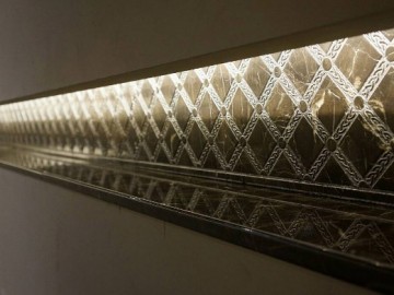 Декорный элемент стены с подсветкой