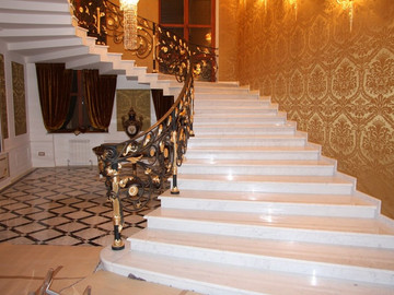 Роскошная лестница из мрамора для дома